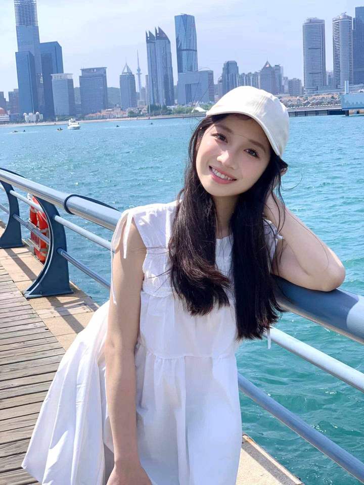 Iris F., Singapore companion at Marina Bay for city hours